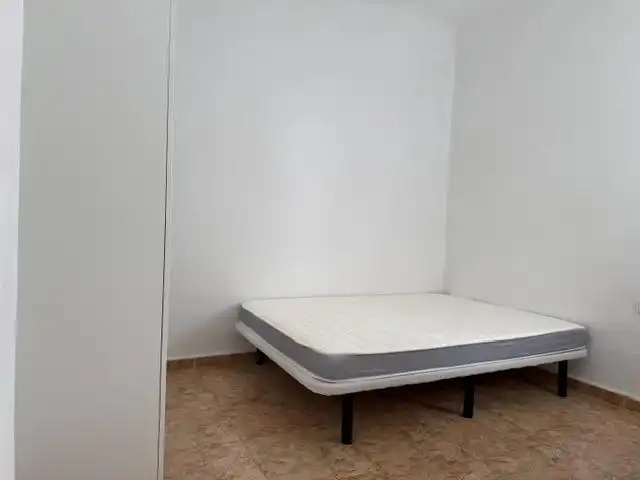 Habitación de Piso en venta en Murcia con Terraza y Trastero