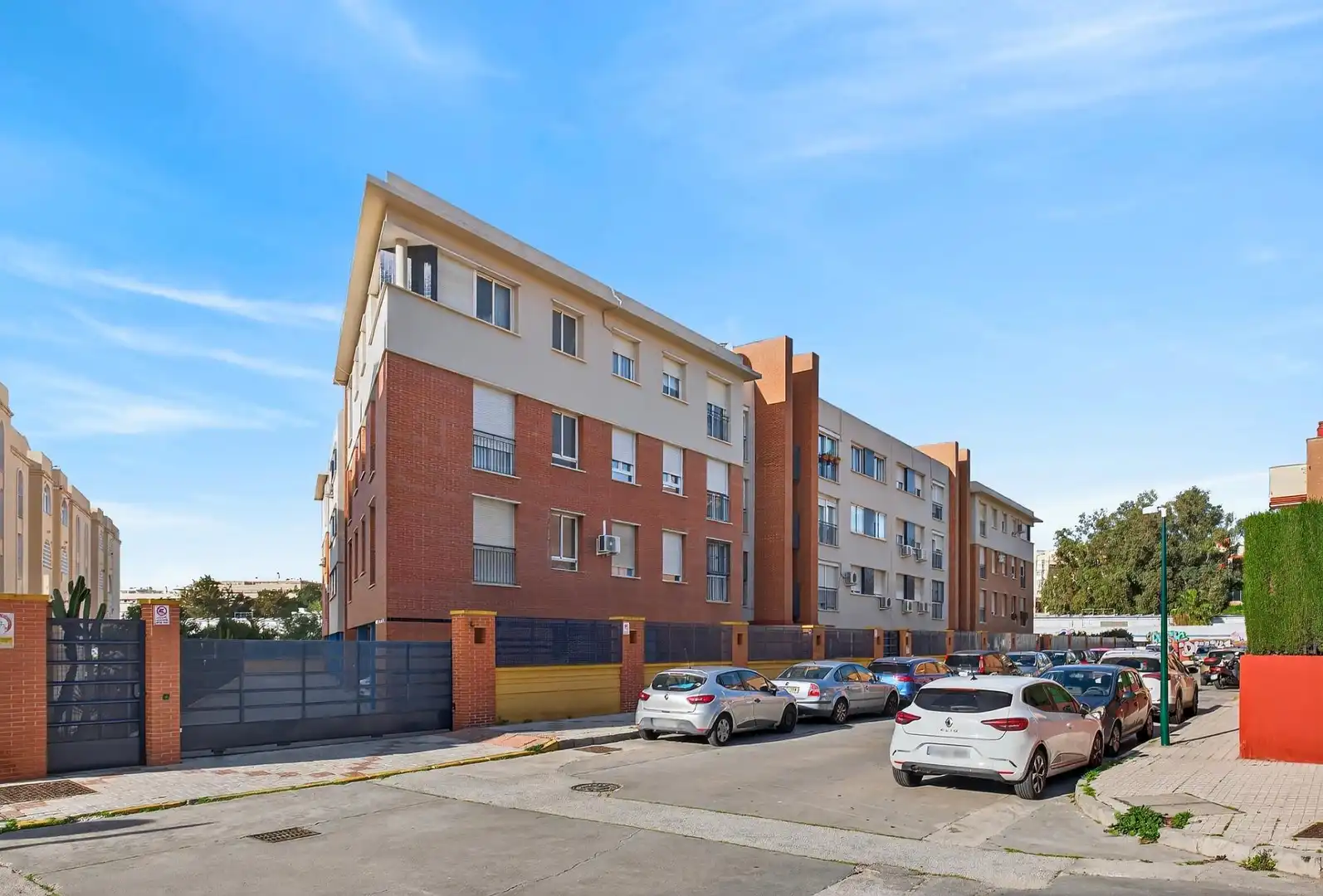 Vista exterior de Piso en venta en Málaga con Piscina comunitaria