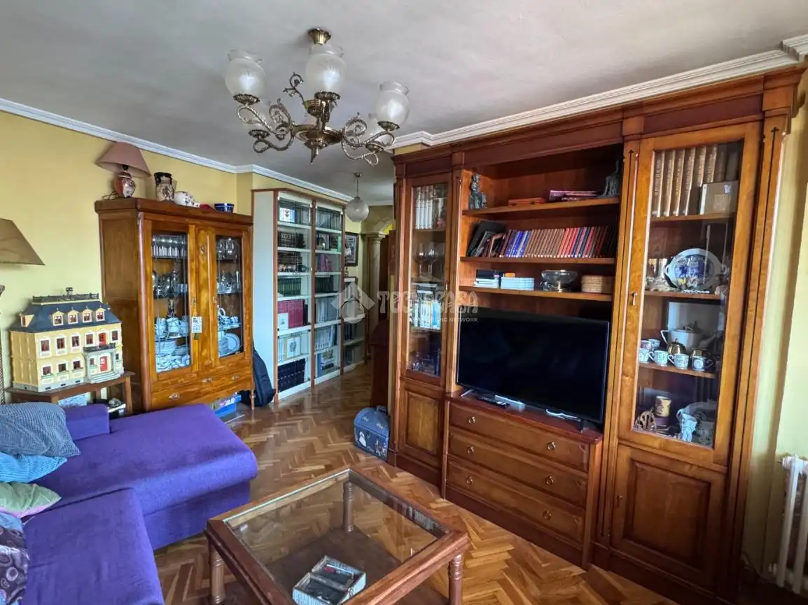 Sala de estar de Piso en venta en León Capital  con Calefacción y Parquet