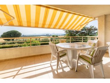 Appartamento con piscina in vendita a Calle Josep Llimona 2