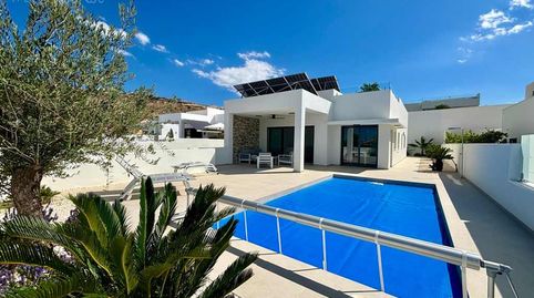 Chalet en una planta con 3 dormitorios y piscina privada en Benijofar