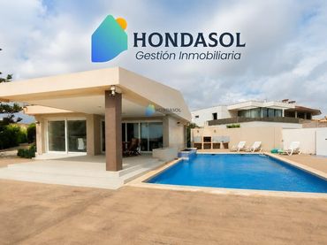 Xalet amb piscina en venda a Avenida GRAN VIA LA MANGA