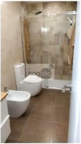 Baño de Piso de alquiler en Sevilla con Aire acondicionado, Terraza y Trastero
