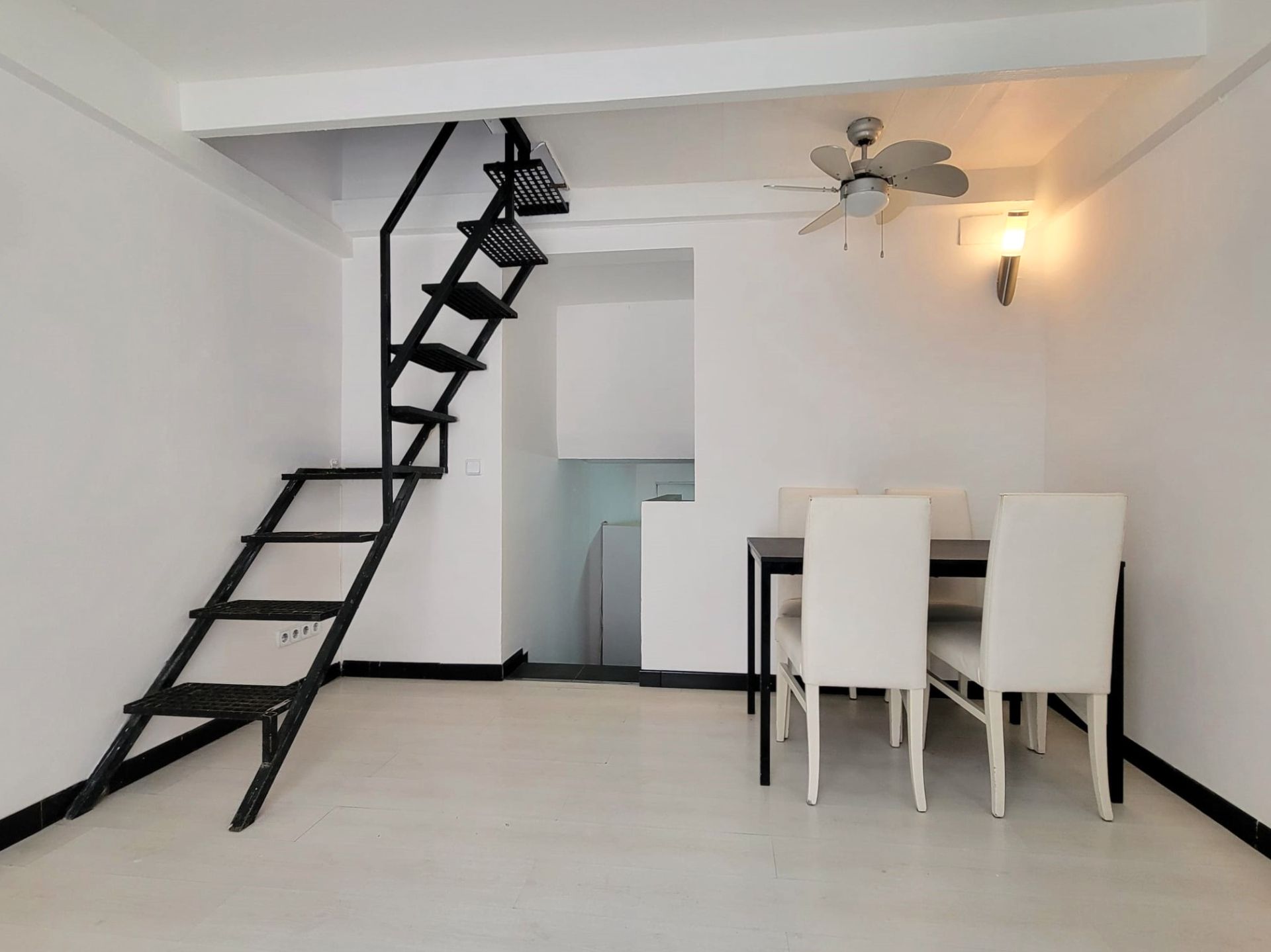 Study to rent in  Barcelona Capital  with Parquet flooring, Furnished and Washing machine