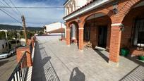 Vista exterior de Casa o xalet en venda en  Córdoba Capital amb Terrassa i Traster