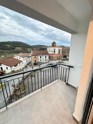 Vista exterior de Pis en venda en Zumaia amb Balcó