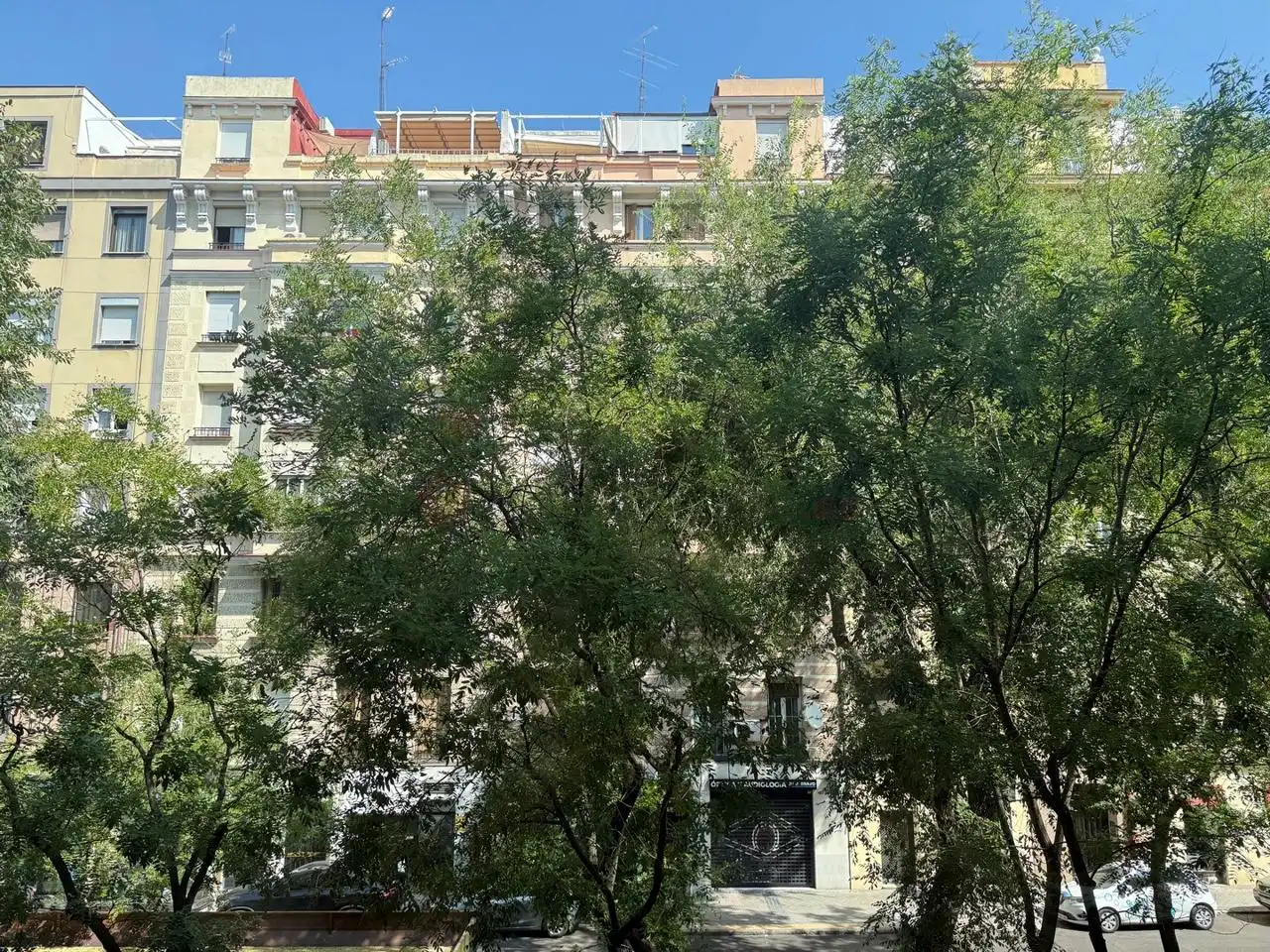 Vista exterior de Apartamento de alquiler en Madrid con Aire acondicionado, Calefacción y Piscina