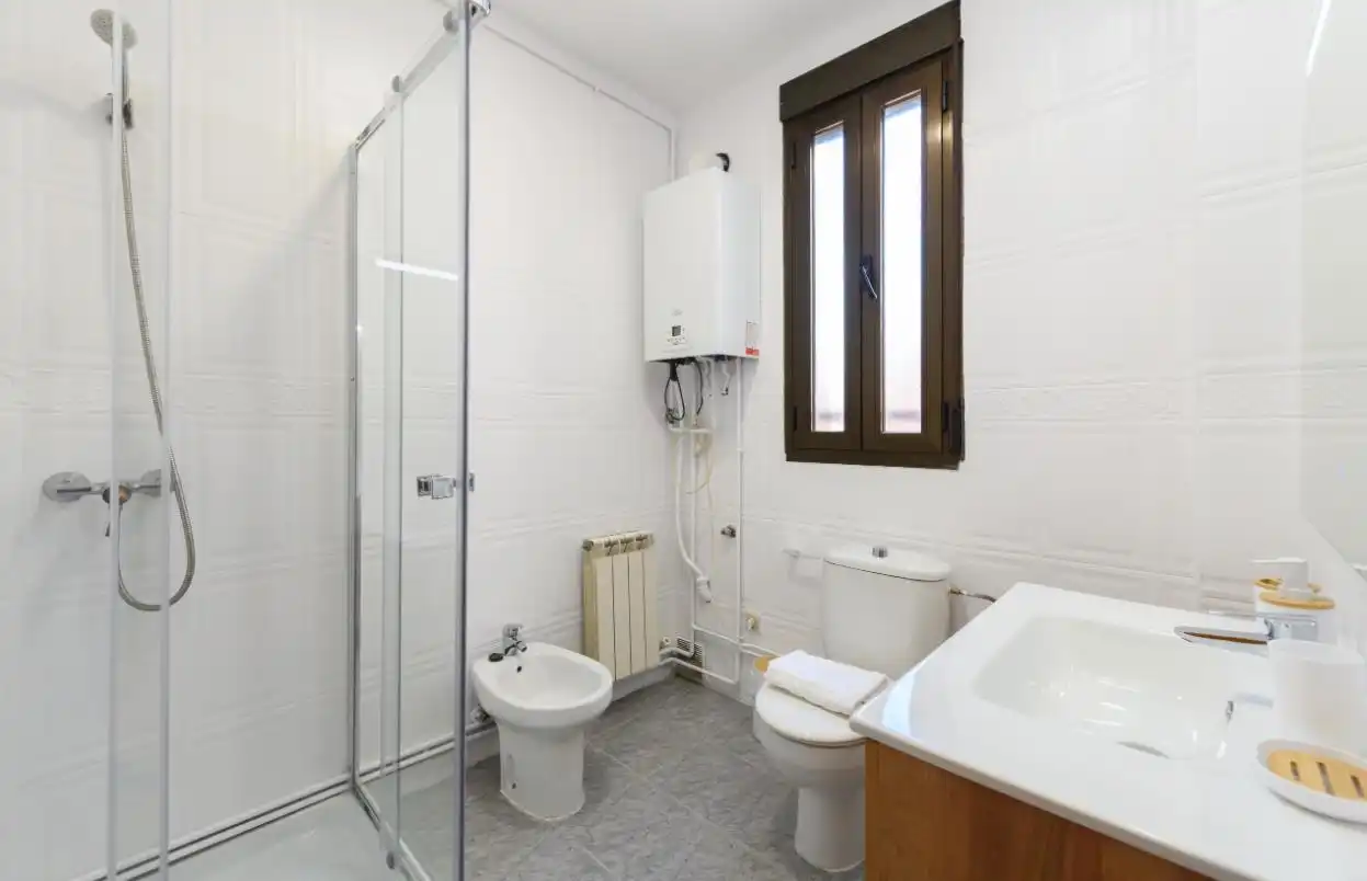 Bany de Àtic de lloguer en Madrid amb Aire condicionat, Calefacció i Parquet
