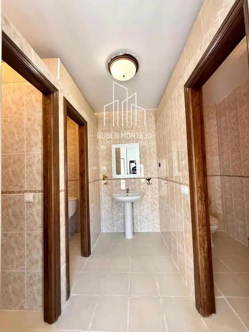 Baño de Local en venta en Robliza de Cojos con Terraza