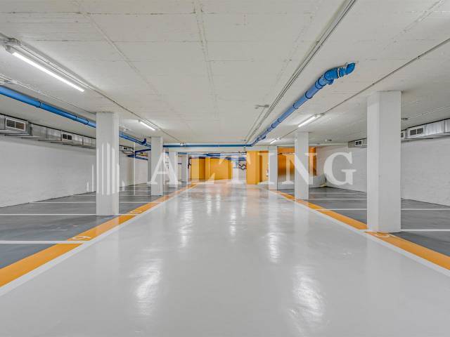 Garaje en Venta en Calle d'Alfons XII en Sant Gervasi- Galvany