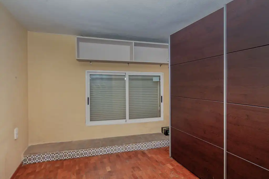 Habitación de Local en venta en Paterna