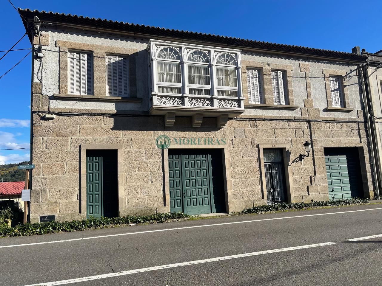 Vista exterior de Finca rústica en venda en Cenlle amb Calefacció