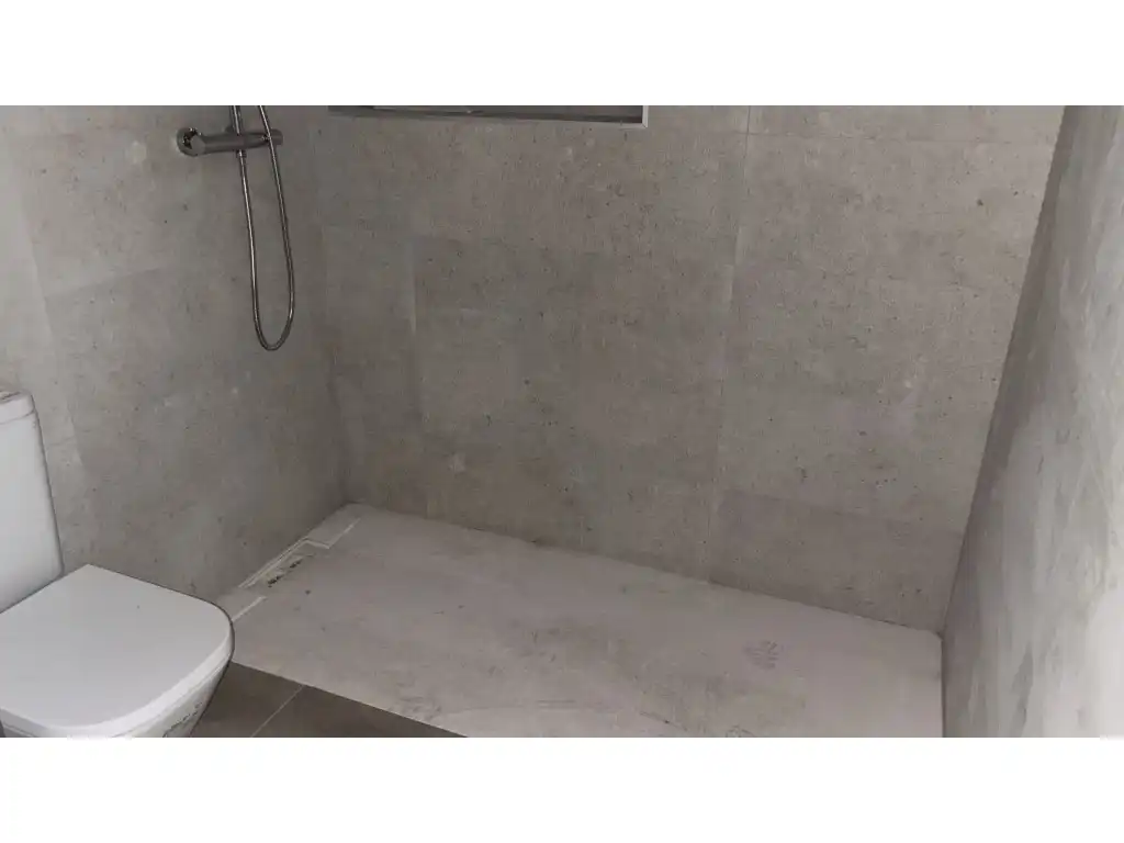 Badezimmer von Erdgeschoss zum Verkauf in Manlleu, Barcelona