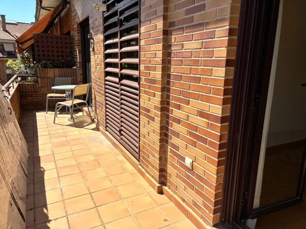 Terrasse von Wohnung zur Miete in Sevilla la Nueva mit Klimaanlage, Heizung und Abstellraum