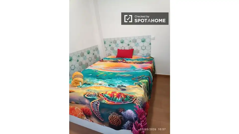 Bedroom of Flat for share in Madrid  with Air Conditioner, Terrace and Furnished