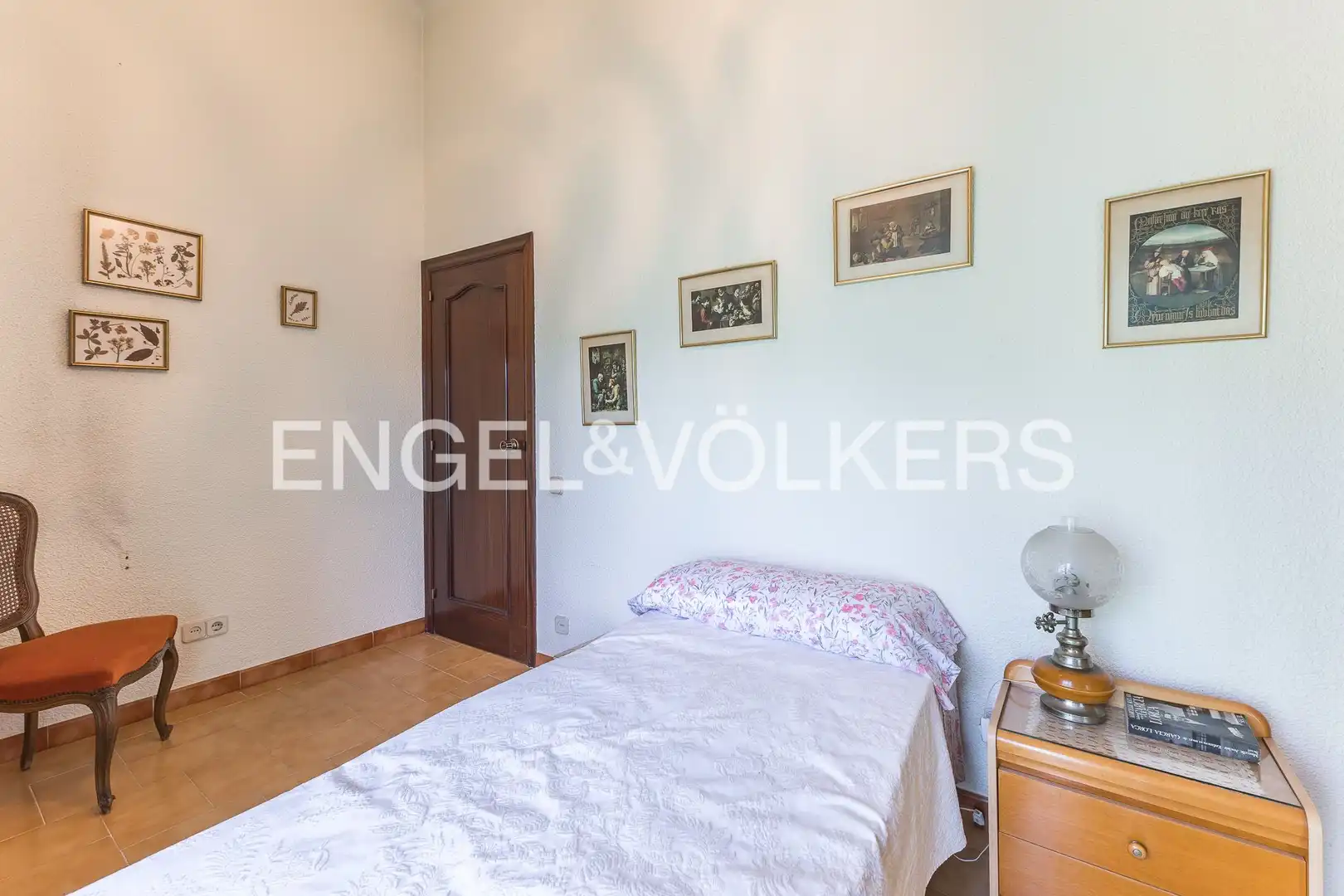 Schlafzimmer von Country house zum Verkauf in Barcelona mit Heizung, Parkett und Terrasse