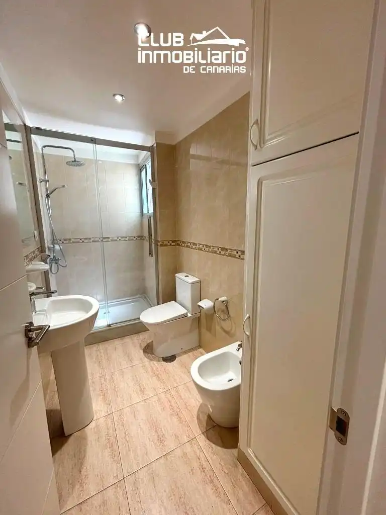Baño de Piso de alquiler en San Cristóbal de la Laguna con Aire acondicionado