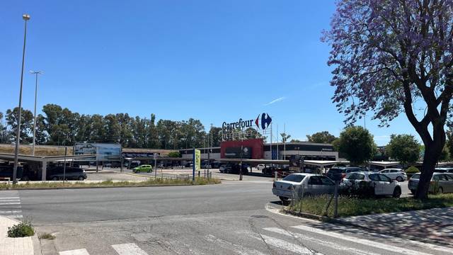 Local comercial en Venta en Calle de José Jesús García Díaz en Urbadiez - Entrepuentes