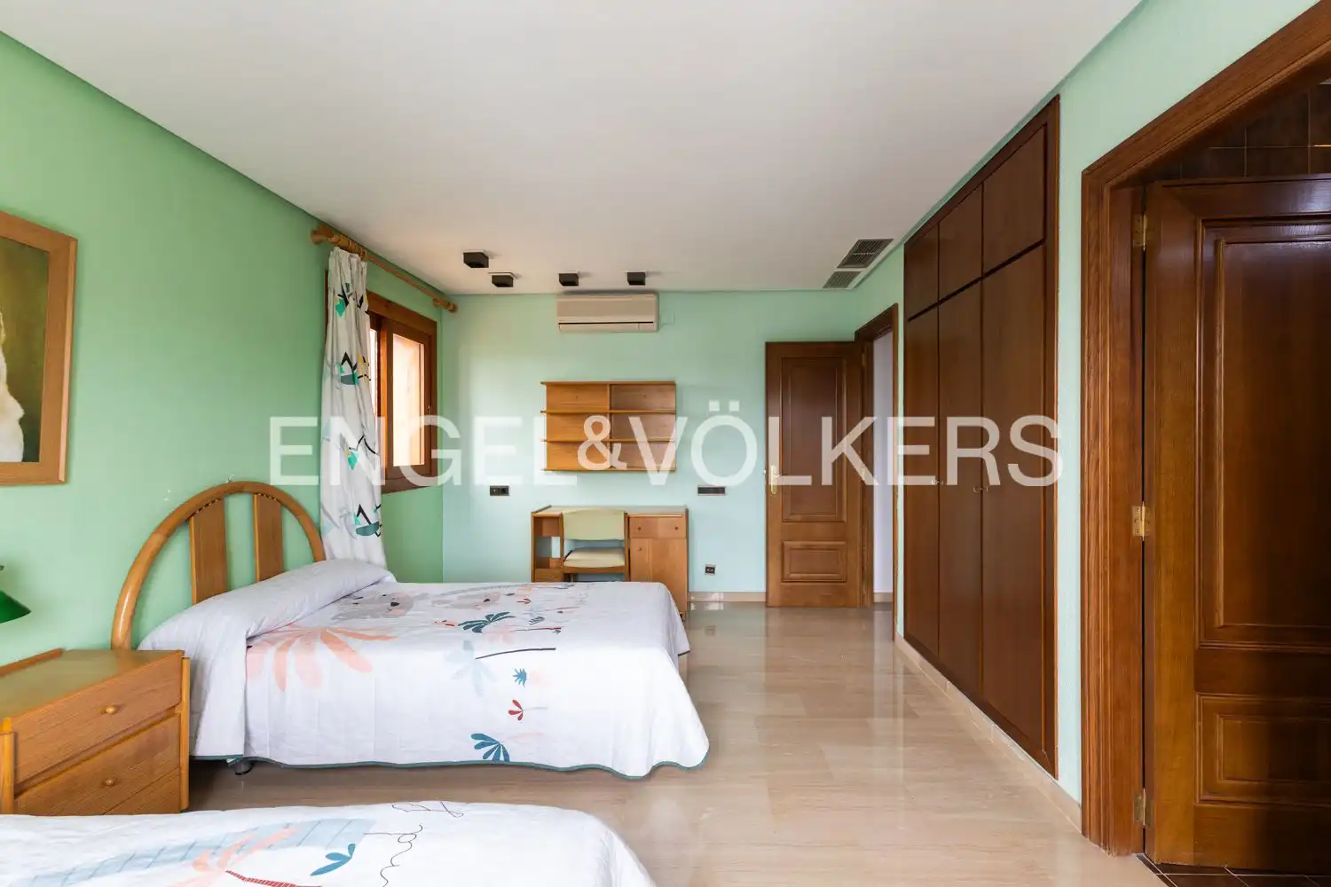 Habitación de Casa o chalet en venta en Chiva con Aire acondicionado, Calefacción y Jardín privado