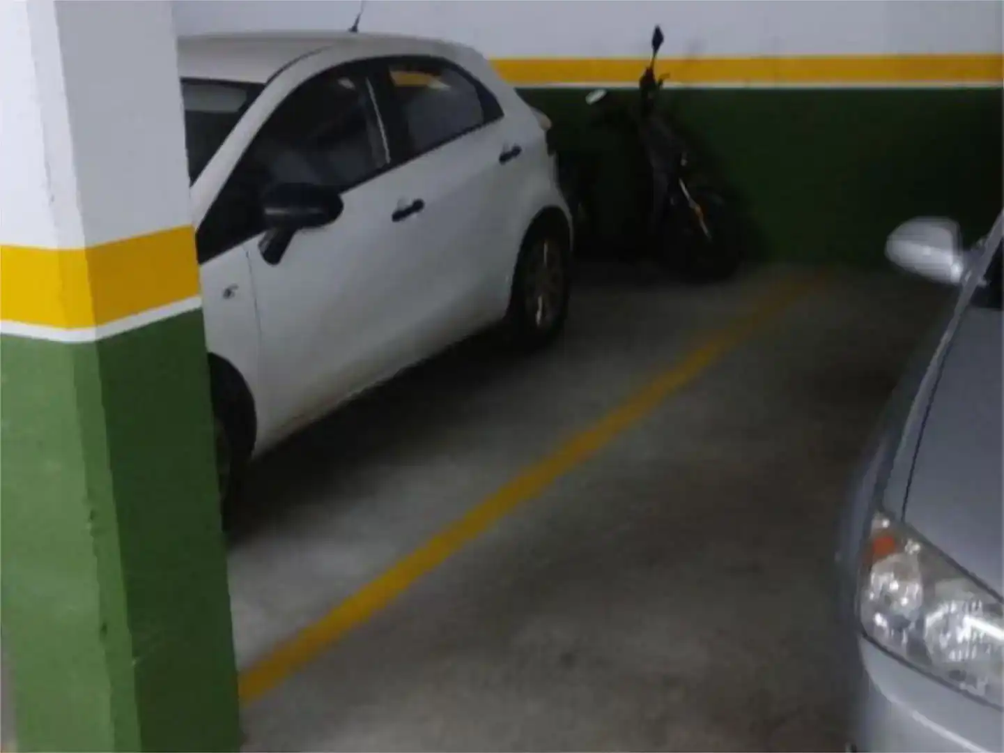 Parkplatz von Wohnung zum Verkauf in Cáceres Capital mit Klimaanlage und Schwimmbad