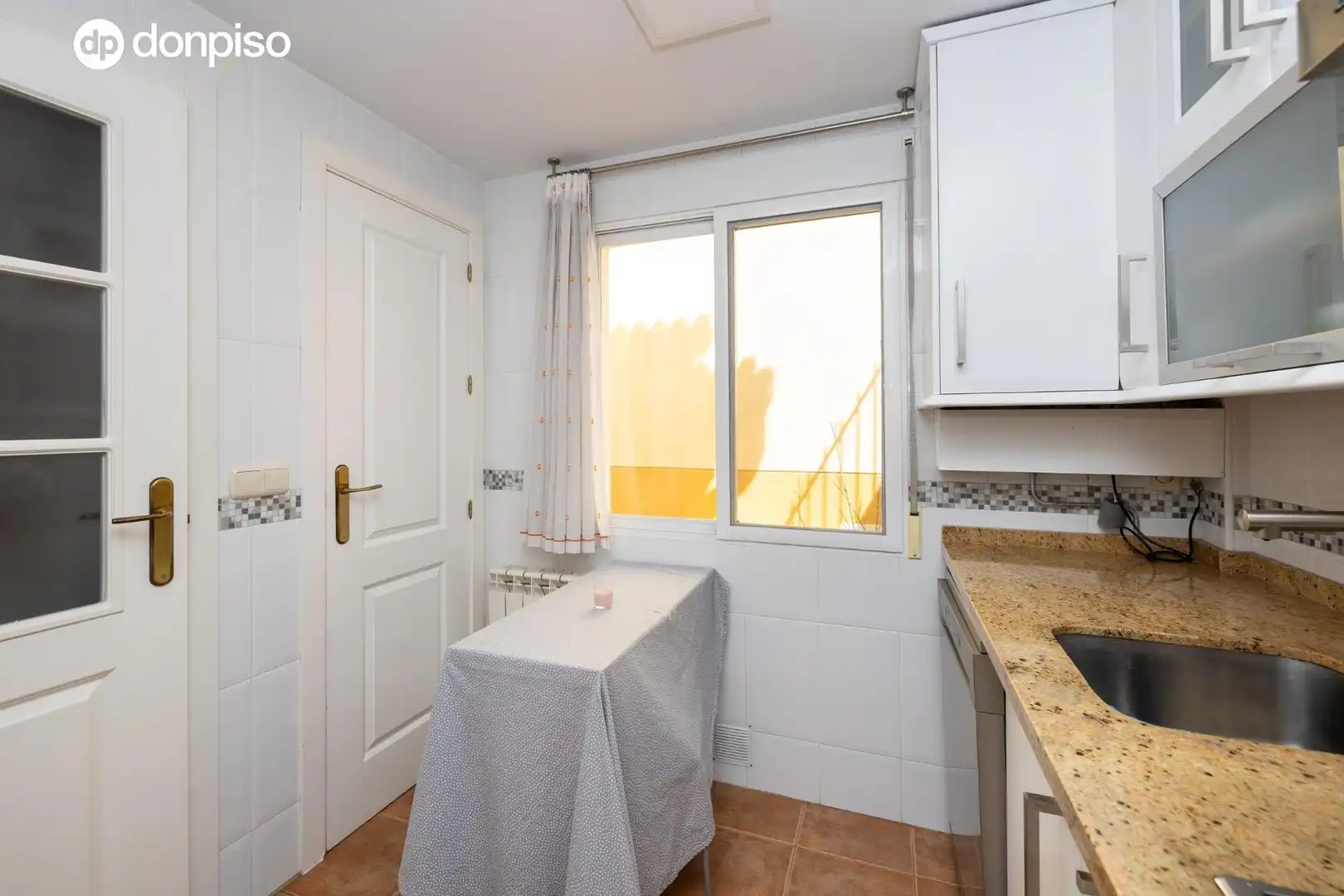 Casa aparellada amb terrassa en venda a MARIA PINET 10, imagen 19