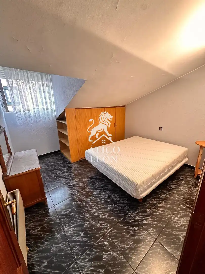 Habitación de Casa o chalet en venta en León Capital  con Calefacción, Terraza y Trastero