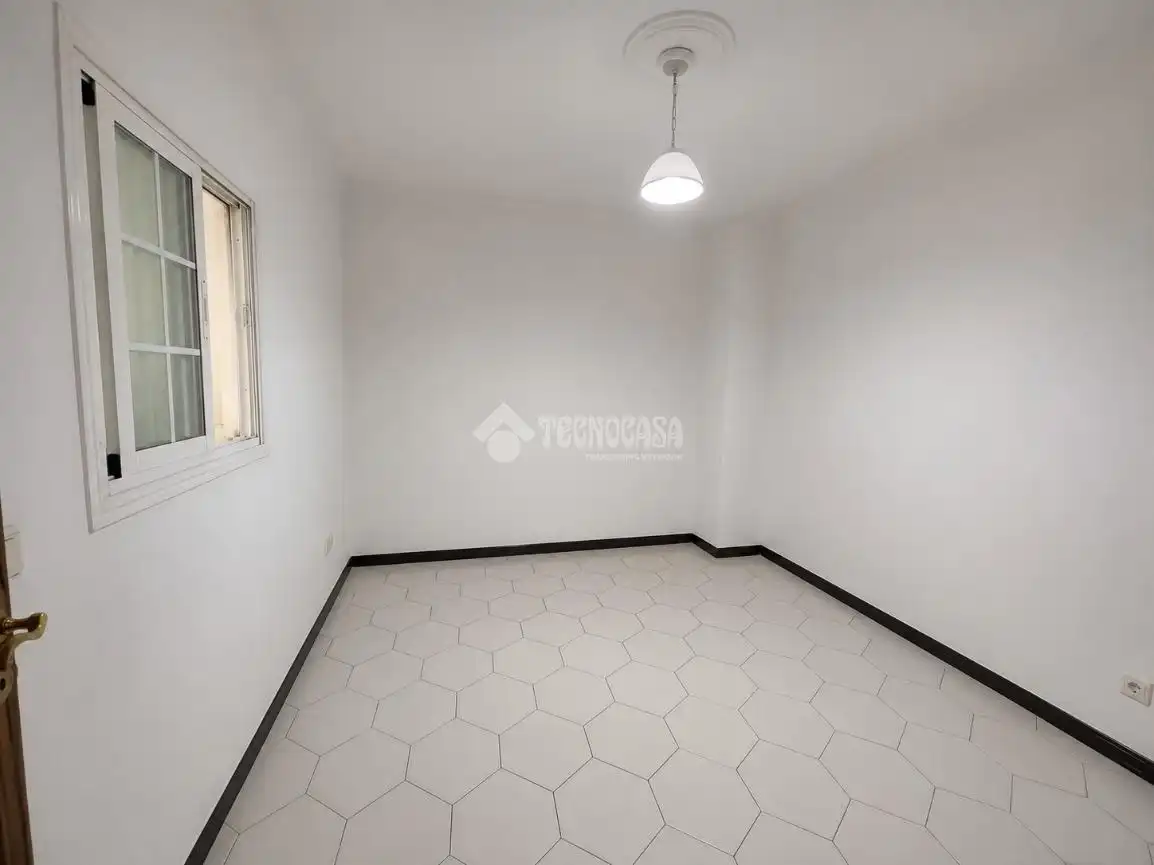 Dormitori de Casa adosada en venda en La Rinconada amb Aire condicionat i Calefacció