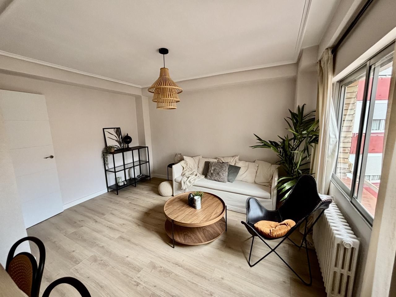 Sala de estar de Piso en venta en  Zaragoza Capital con Calefacción y Balcón