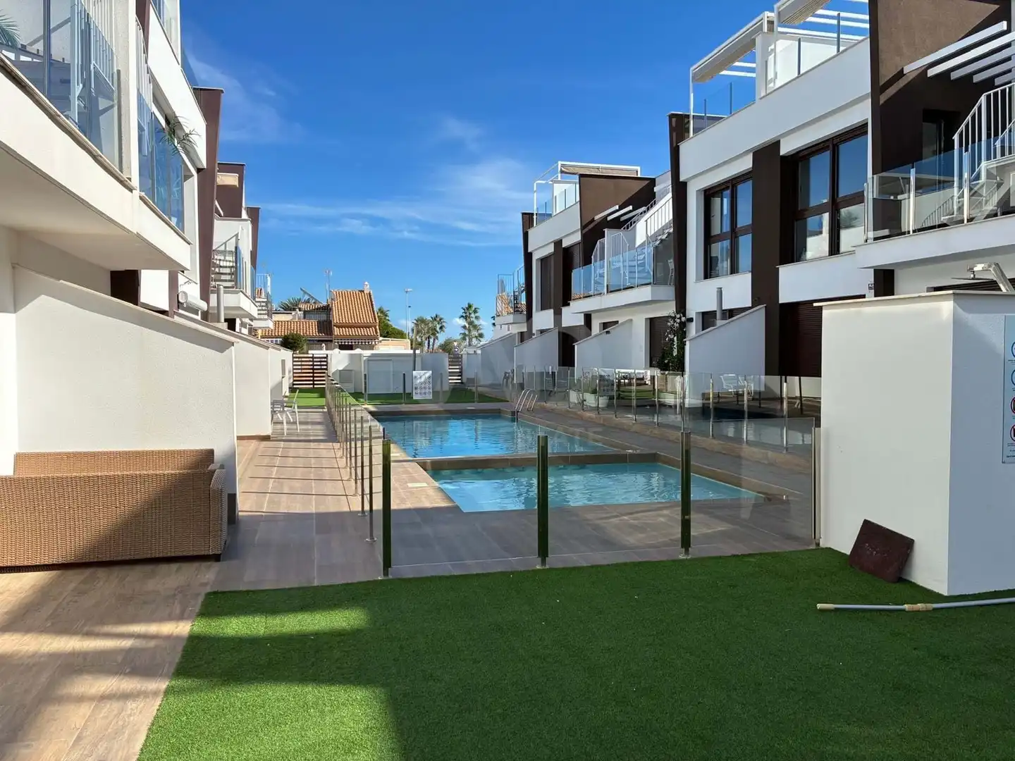 Vista exterior de Casa adosada en venta en San Pedro del Pinatar con Aire acondicionado y Calefacción