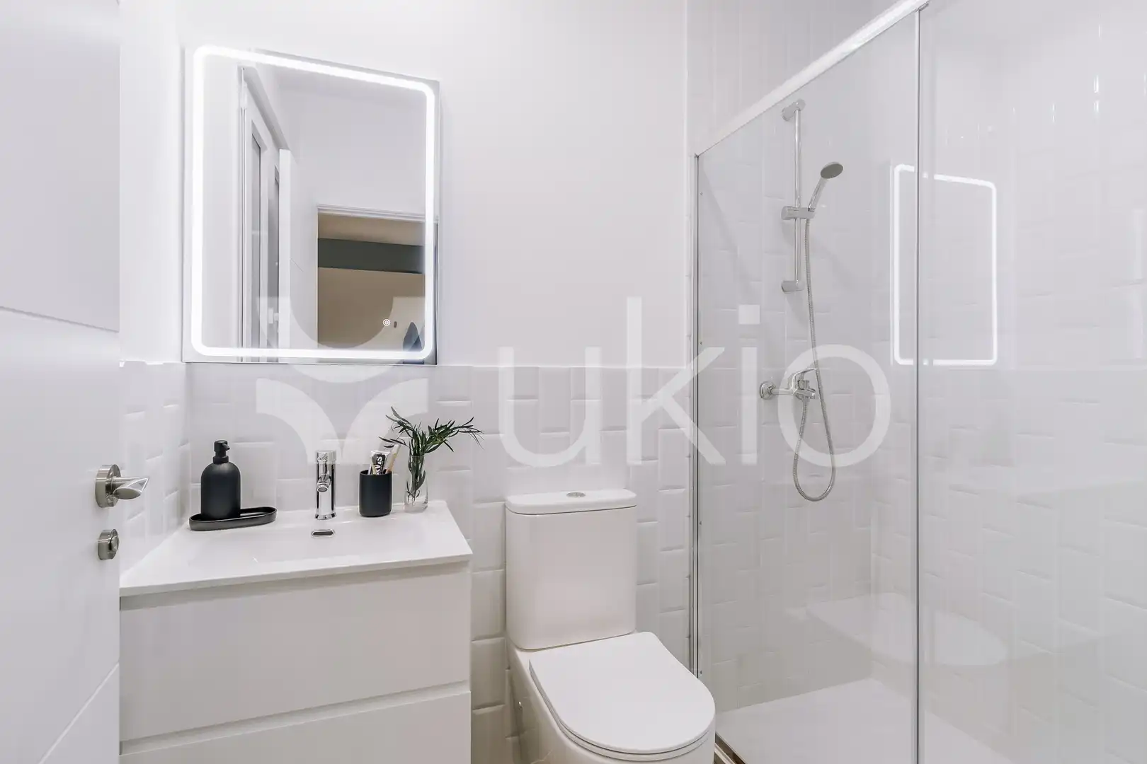 Bathroom of Apartments for rent in Madrid  with Air Conditioner, Heating and Furnished