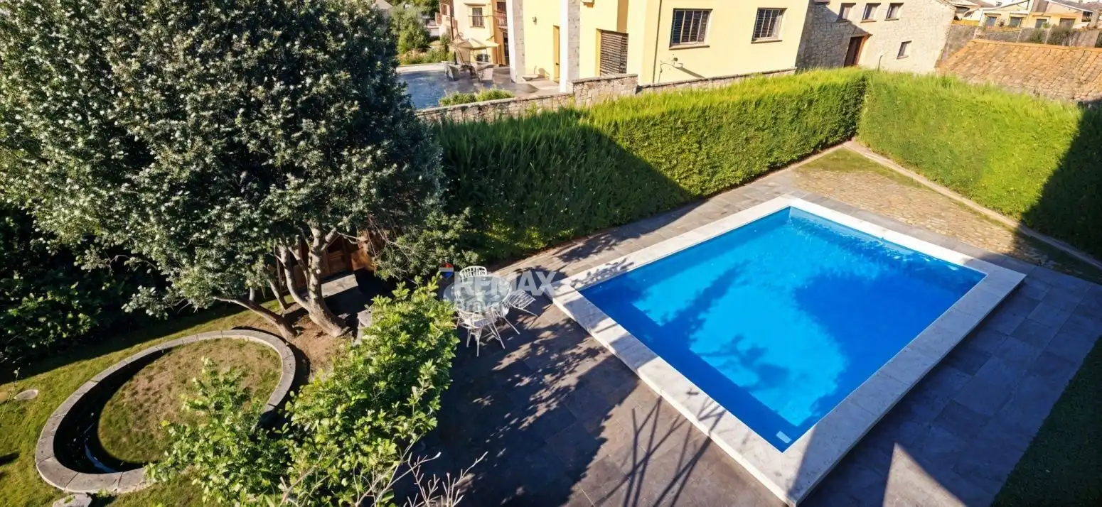 Piscina de Casa adosada en venta en Celrà con Aire acondicionado, Jardín privado y Terraza