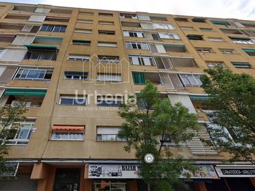 Piso con ascensor en venta en Rafael Casanova