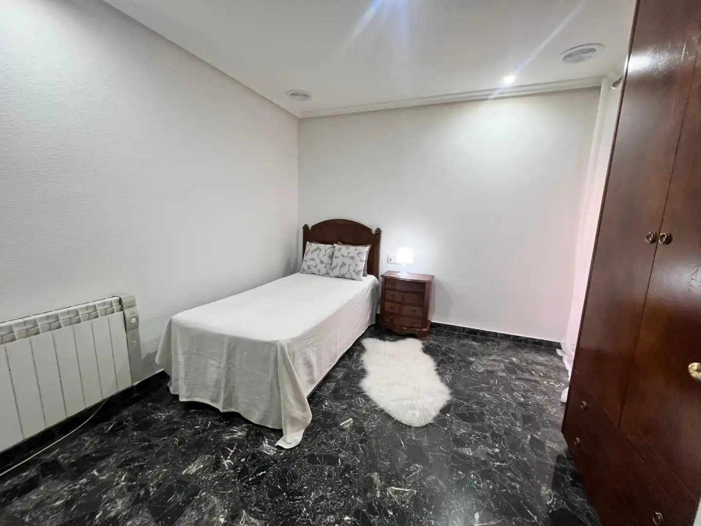 Habitación de Piso de alquiler en Elche / Elx con Aire acondicionado y Amueblado