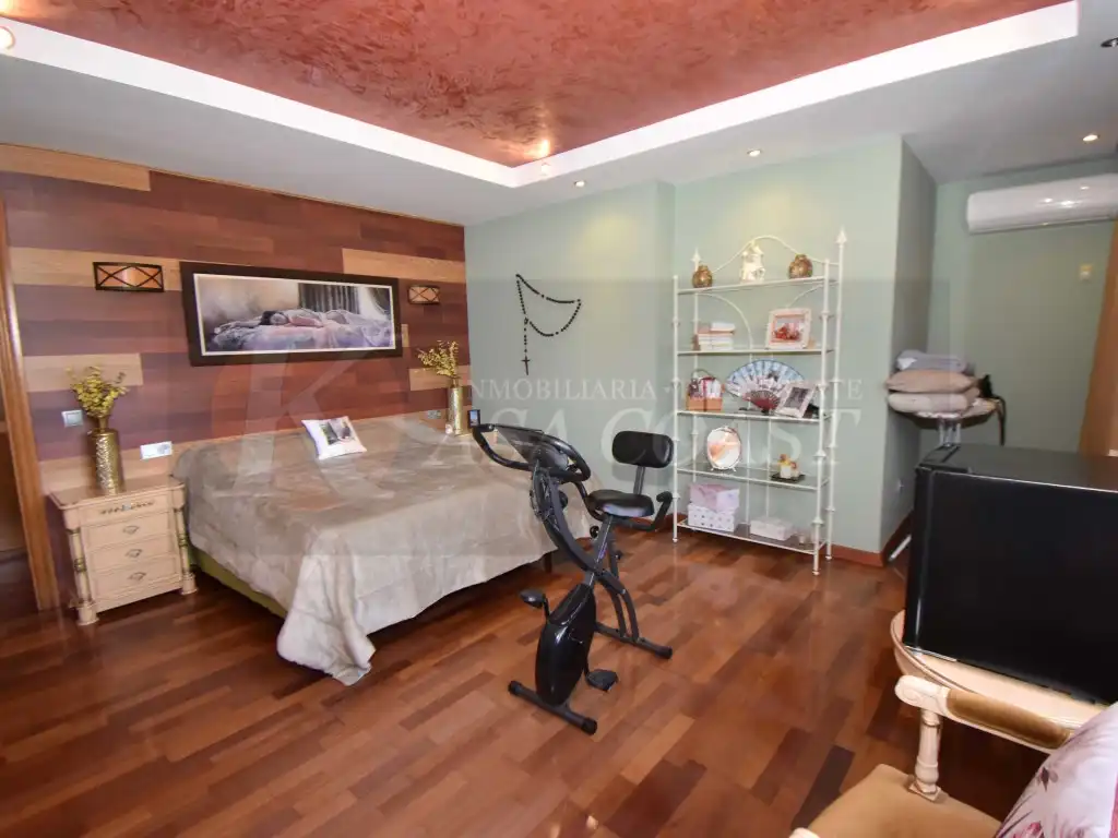 Dormitori de Casa o xalet en venda en Mijas amb Aire condicionat, Jardí privat i Terrassa