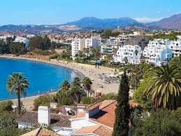 Building for sale in Puerto de Estepona