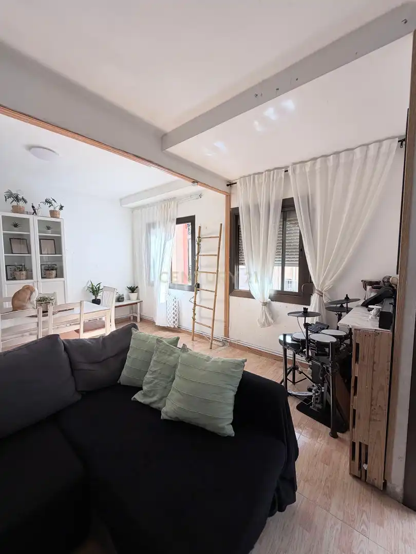 Sala d'estar de Apartament en venda en L'Hospitalet de Llobregat amb Forn, Rentadora i Microones