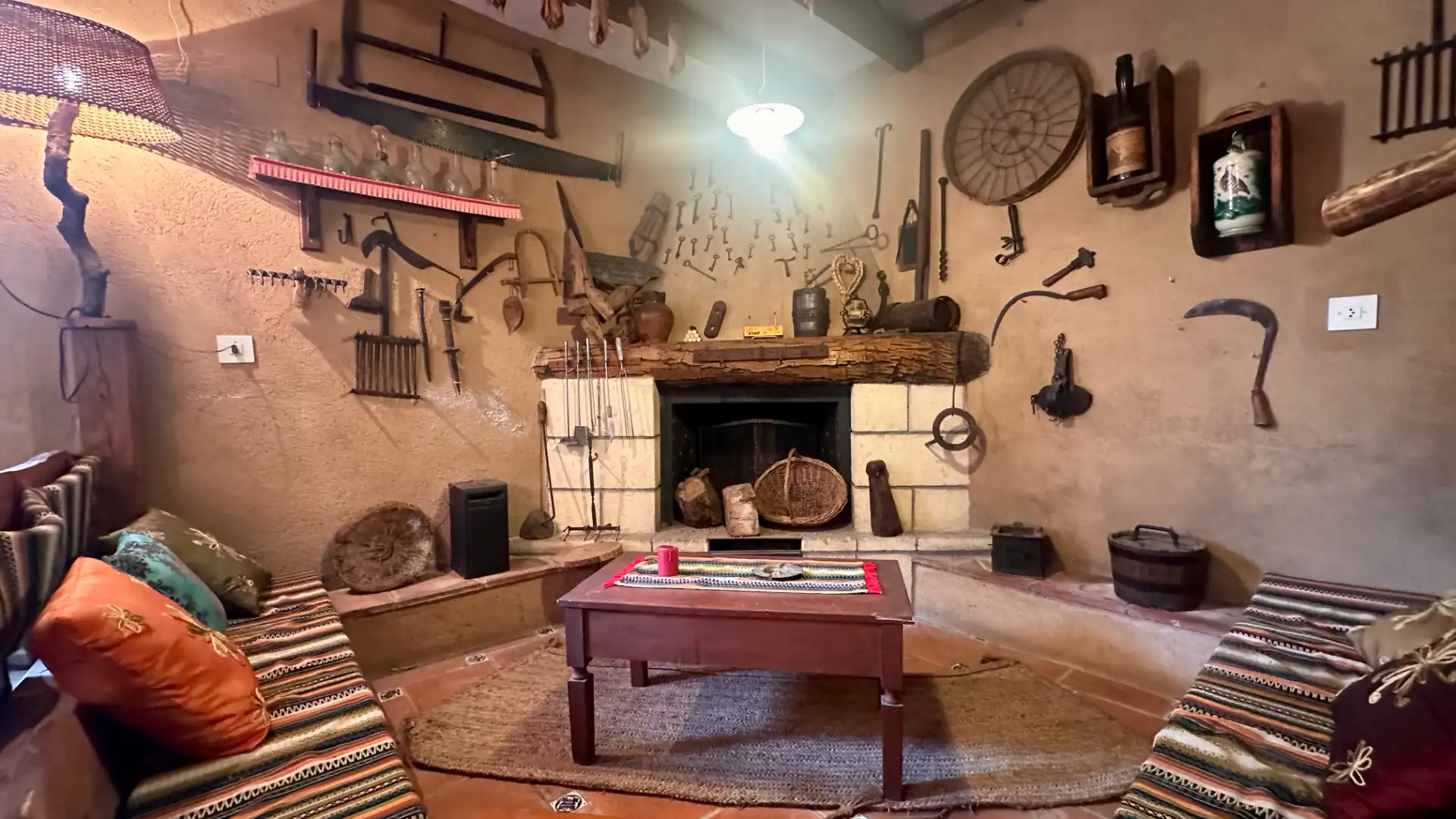 Sala d'estar de Finca rústica en venda en Almoster amb Jardí privat, Terrassa i Piscina