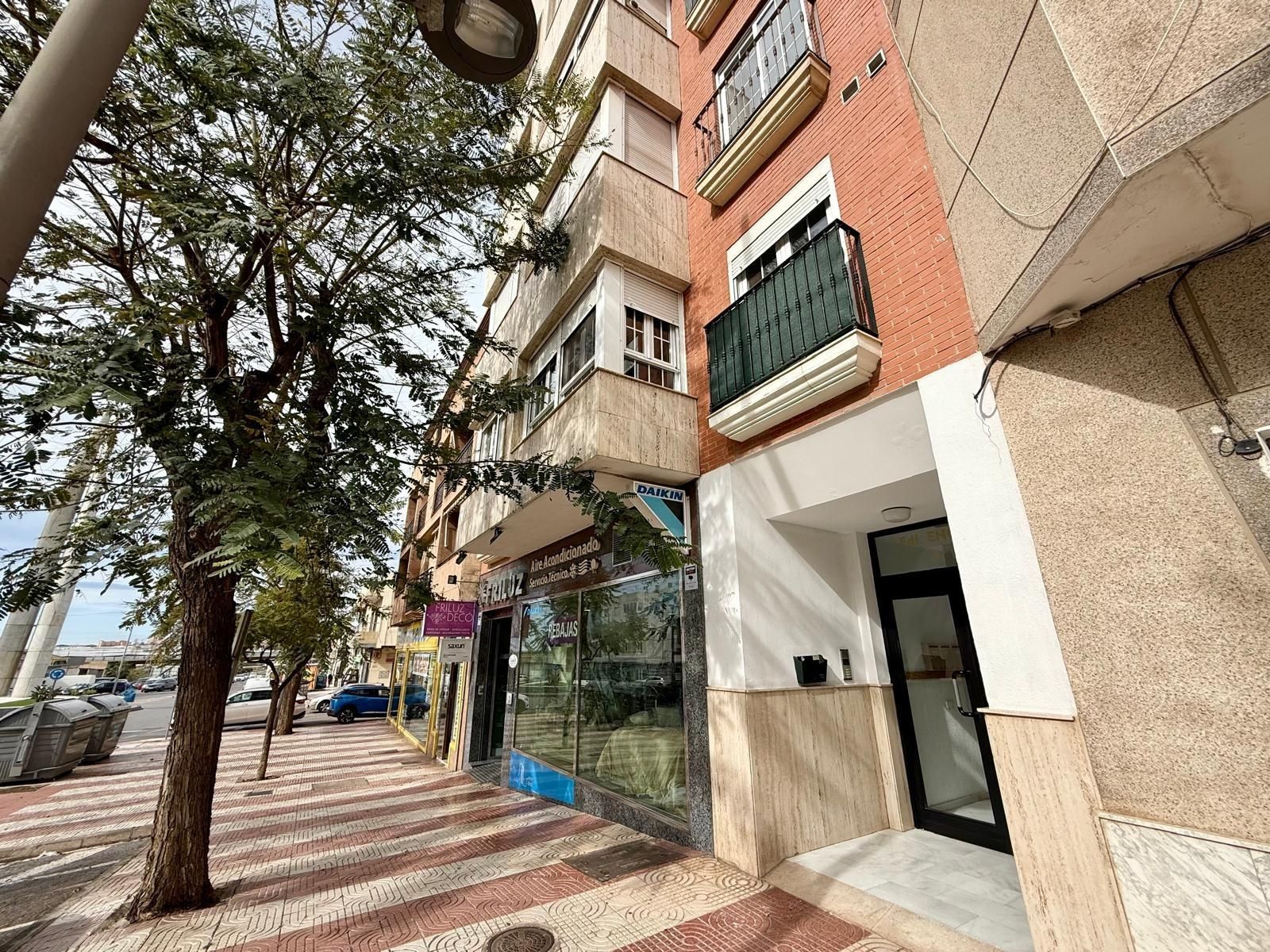 Vista exterior de Piso en venta en Roquetas de Mar con Aire acondicionado y Balcón