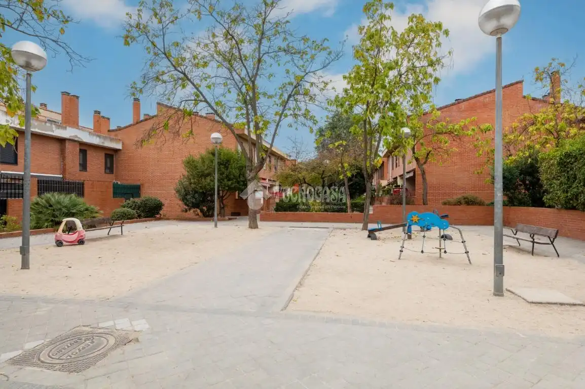 Vista exterior de Casa adosada en venta en Zona Carretera del Plantío