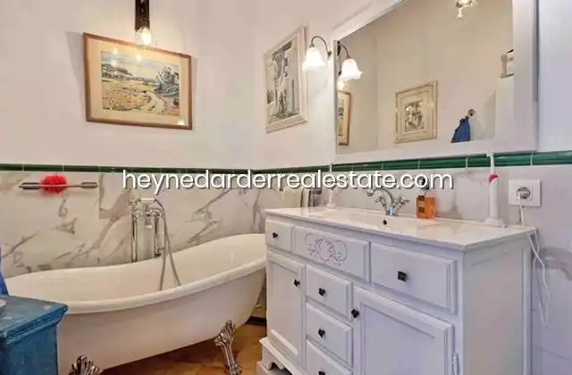 Bathroom of Houses for sale in Andratx  with Air Conditioner, Private garden and Storage room