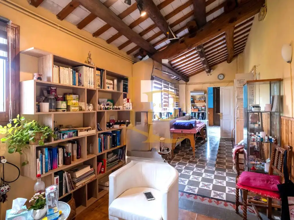 Sala d'estar de Finca rústica en venda en Rubí amb Calefacció, Jardí privat i Parquet