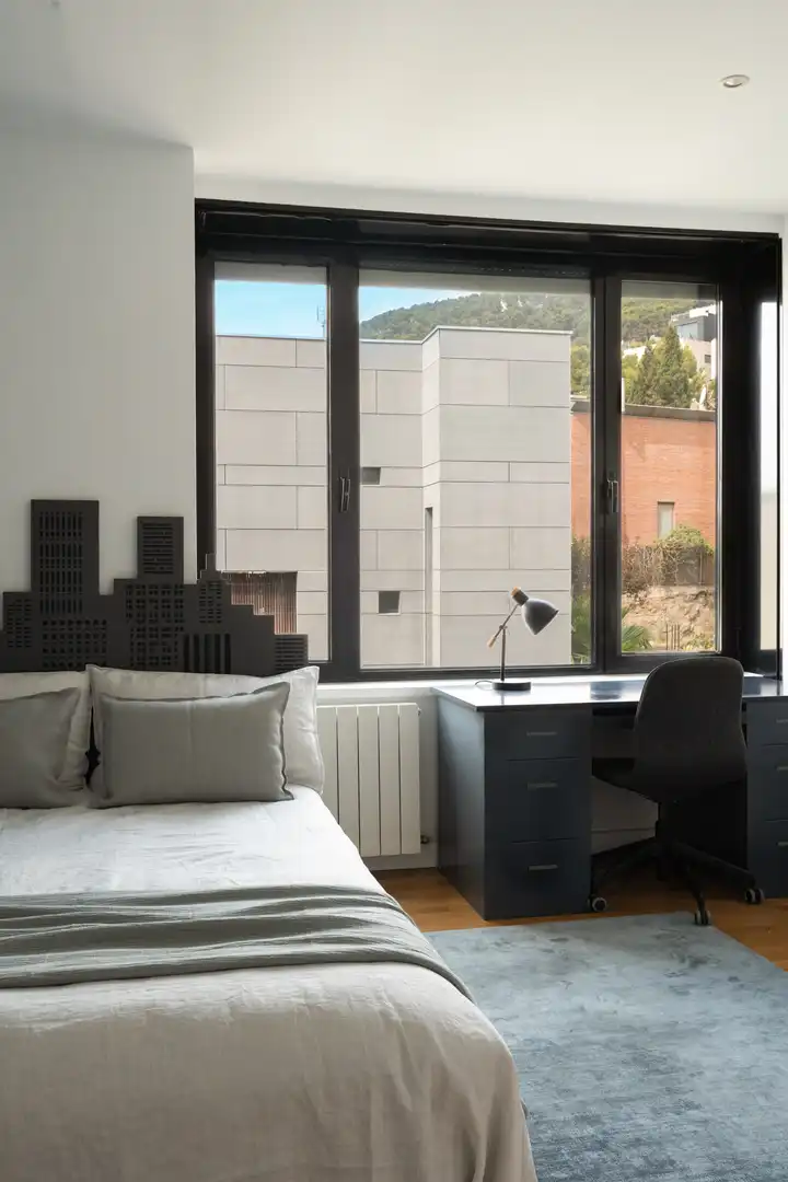 Dormitori de Casa o xalet en venda en Barcelona amb Terrassa, Piscina i Balcó