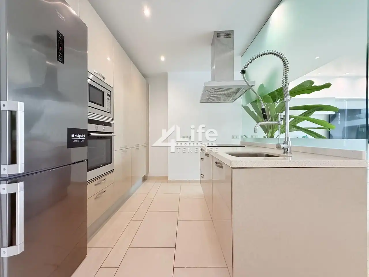 Cocina de Apartamento de alquiler en Arona con Aire acondicionado, Terraza y Piscina
