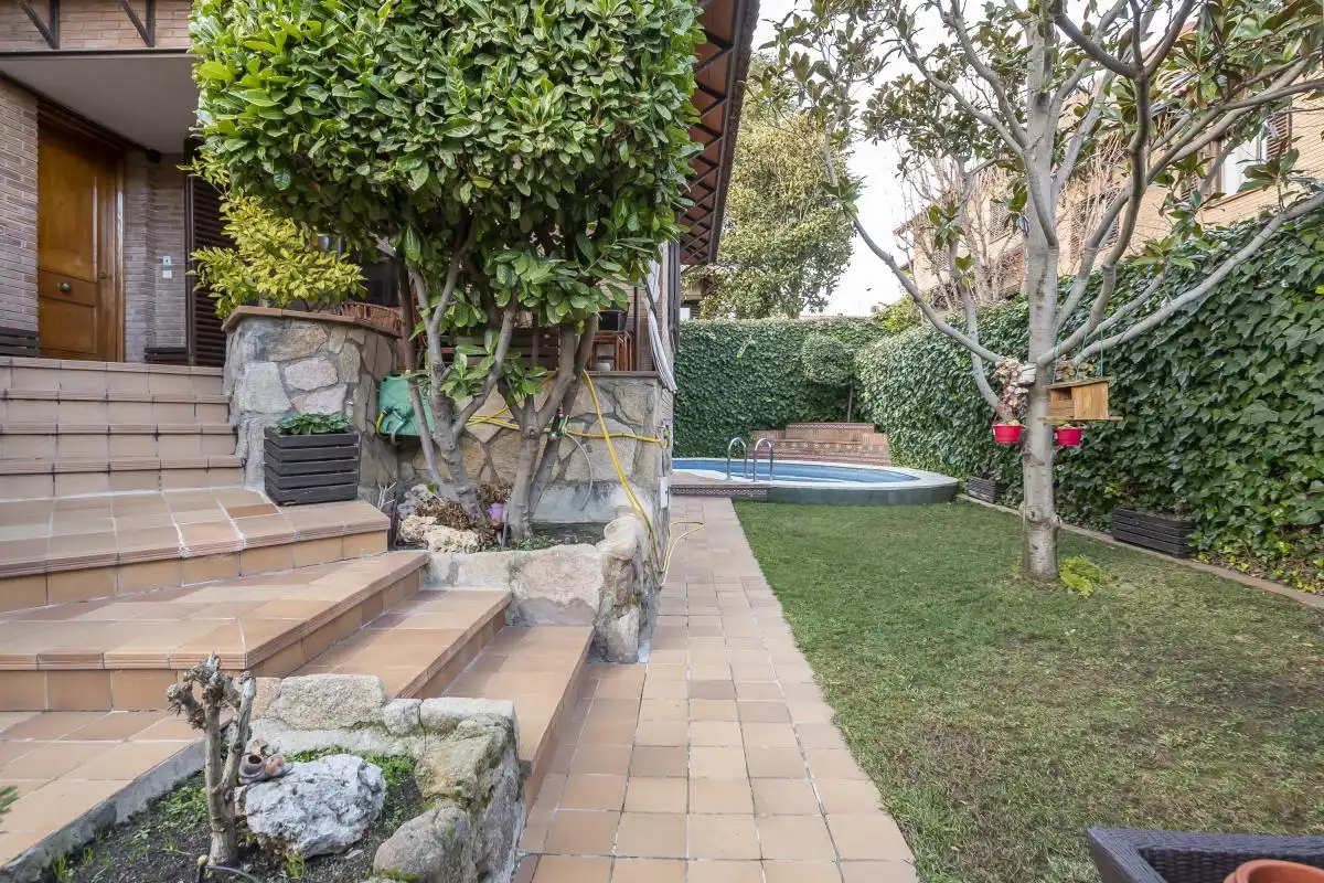 Jardín de Casa adosada en venta en Madrid con Aire acondicionado, Calefacción y Jardín privado