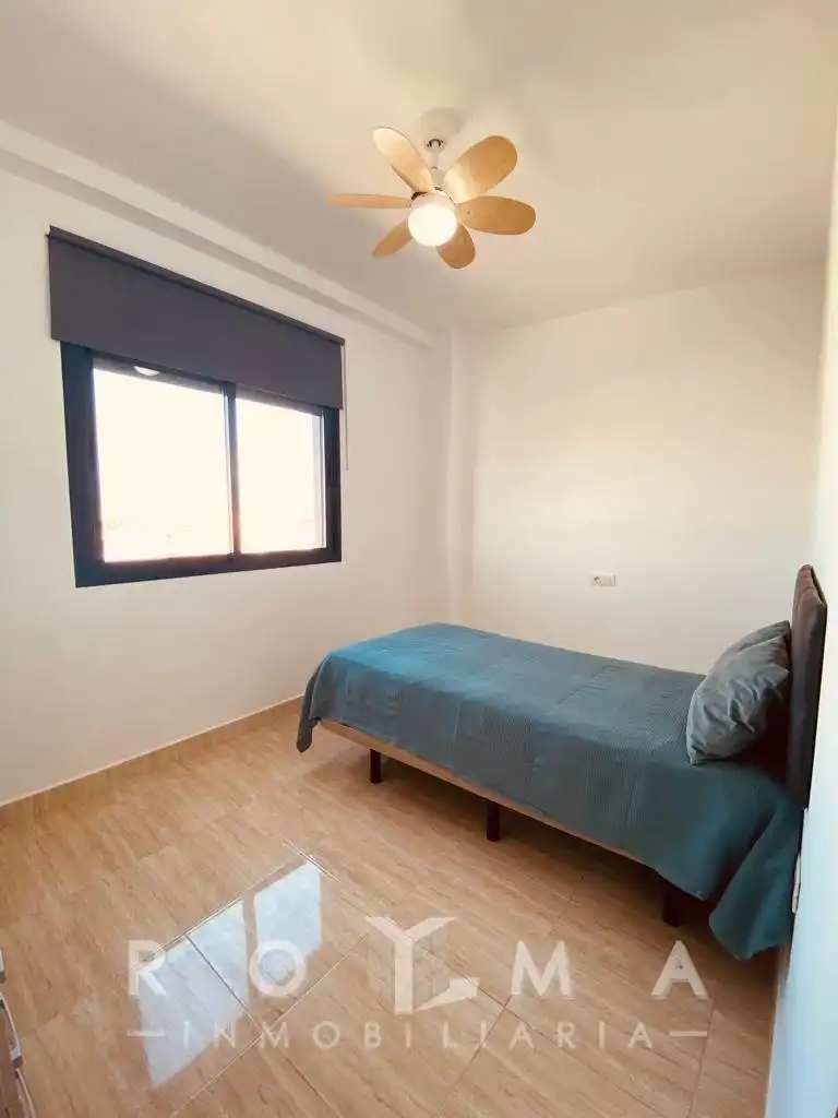 Schlafzimmer von Wohnung zur Miete in Dos Hermanas mit Klimaanlage, Abstellraum und Balkon