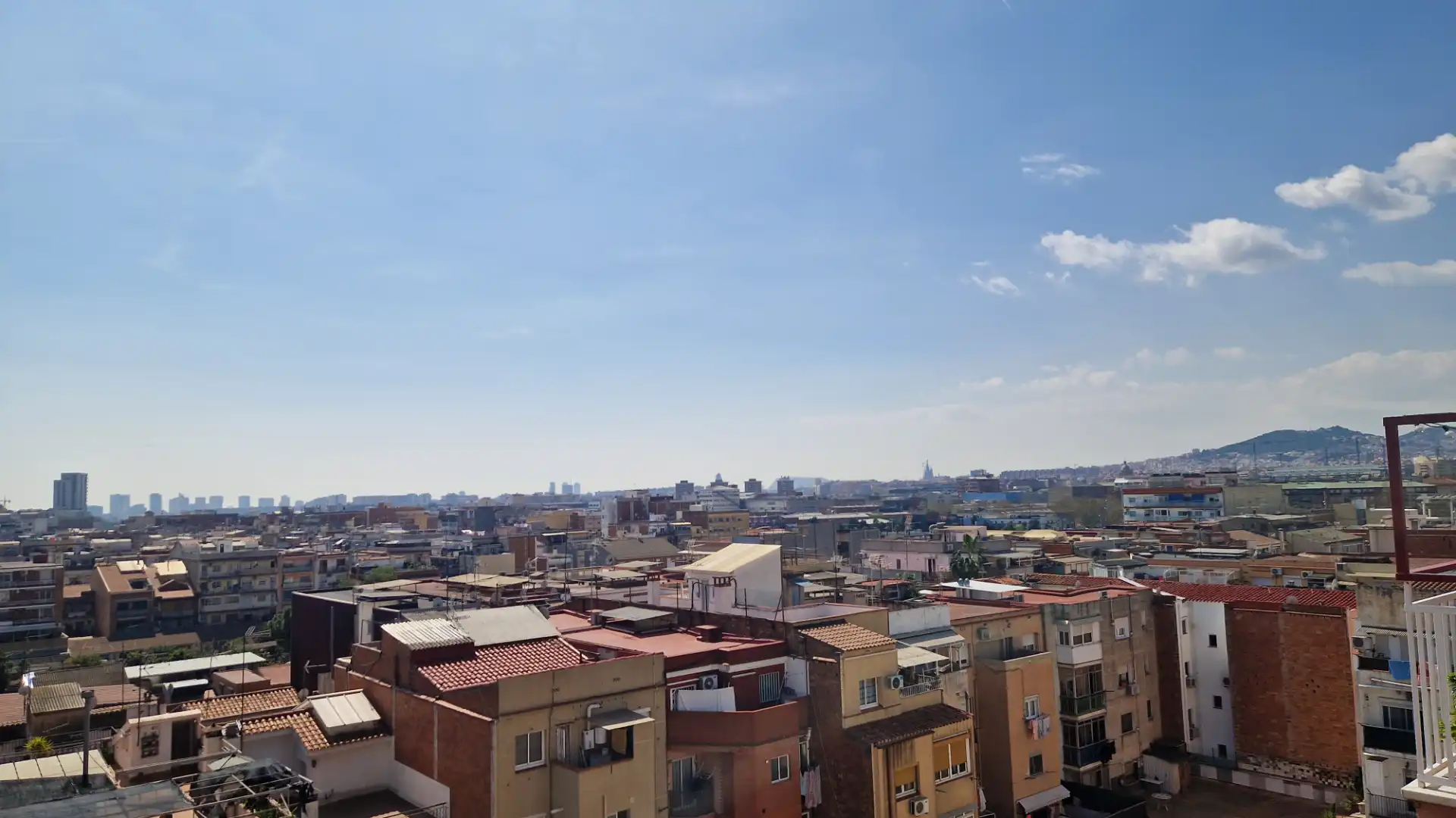 Außenansicht von Dachboden zum Verkauf in Santa Coloma de Gramenet mit Klimaanlage, Heizung und Terrasse