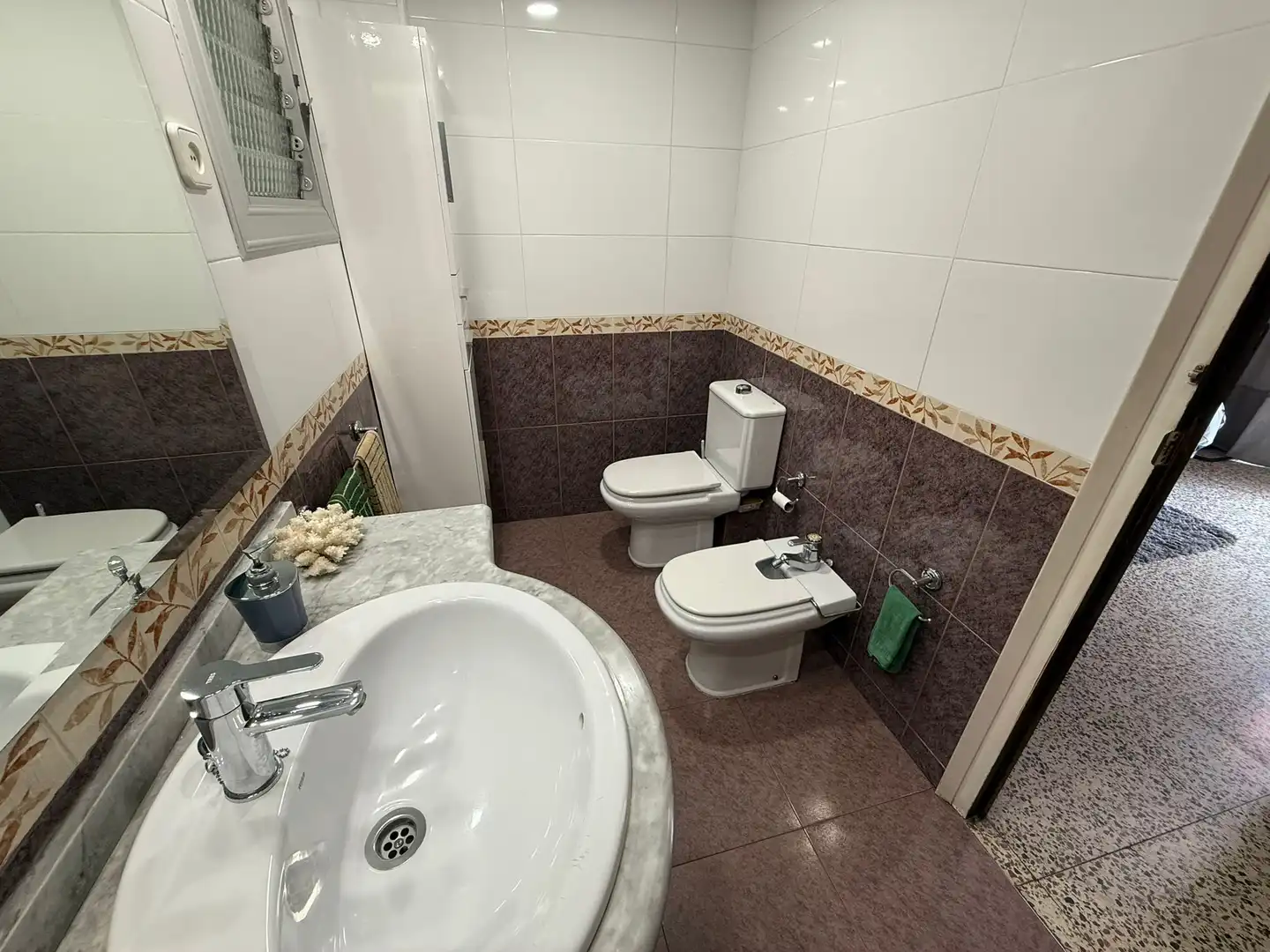 Bany de Pis en venda en Cornellà de Llobregat amb Balcó