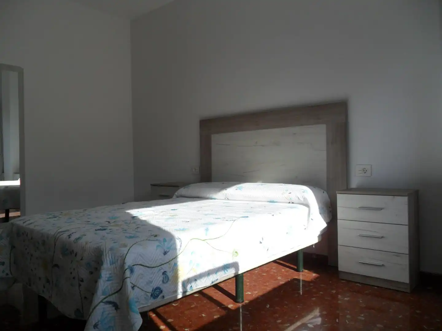 Schlafzimmer von Dachboden zur Miete in Maracena mit Terrasse, Abstellraum und Möbliert