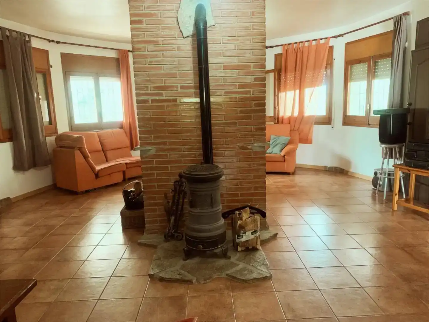 Wohnzimmer von Country house zum Verkauf in Reus mit Schwimmbad und Balkon