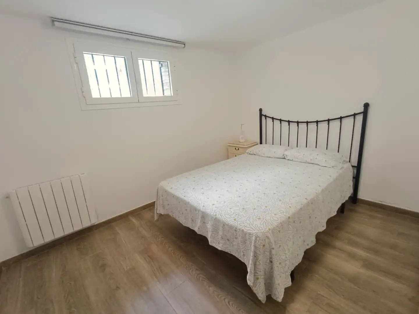 Dormitori de Apartament de lloguer en Villanueva de la Cañada amb Calefacció, Forn i Rentadora